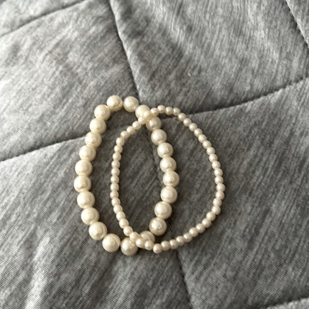 Two peral bracelets